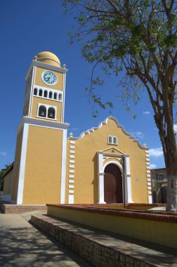 İsrail Eyaleti 'nin kutsal üçlüsünün kilisesi.