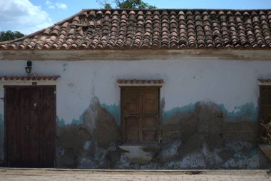 Kuzeydeki en kirli şehirlerin bulunduğu adanın eski evi,