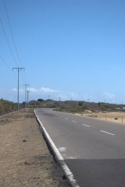 Çölde yol tabelası