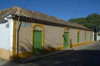 Koloni binası ve koloni binası