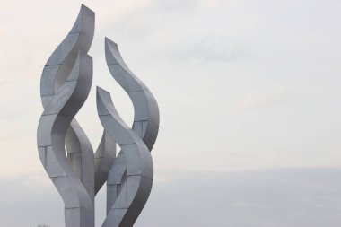 Arek Lancor Anıtı, Pamekasan Meydanı 'nın ortasında dimdik duran Pamekasan şehrinin bir sembolüdür.