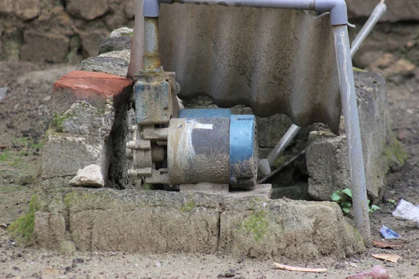 Su pompası paslanmaya başladı.