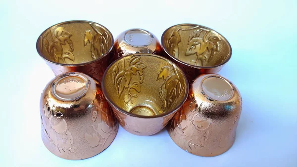 Altın sarısı cam bardak, içecekler için bardak..