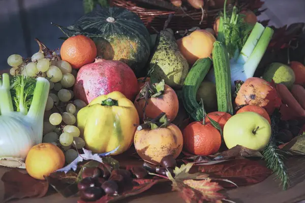 Taze sebze çeşitleri - sonbahar kompozisyonu