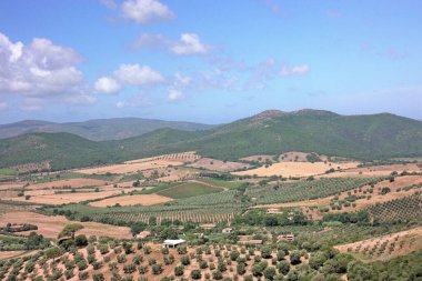 İtalya 'nın Maremma, Toskana kırsalındaki Monticle köyü.