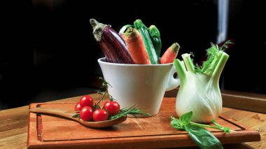 Bardakta taze sebzeler