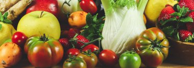 Çeşitli ham organik sebze ile kompozisyon.