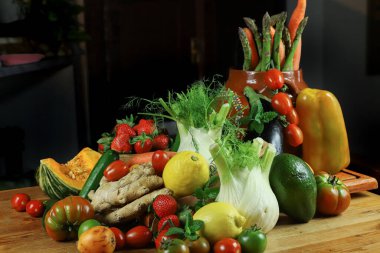 Mutfaktaki taze sebzeler.