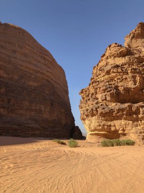 Dağlardaki manzara çok güzel. Wadi Rom Çölü, Jordan. Güzel manzara.