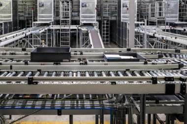 Modern endüstriyel taşıma hattı