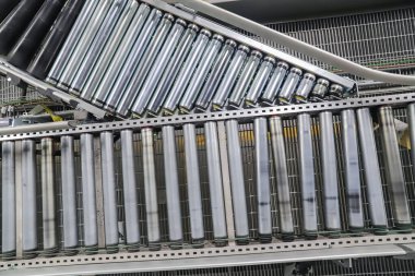 Endüstriyel fabrika. Üretim. modern endüstriyel ısıtma ve ısıtma makinesi.