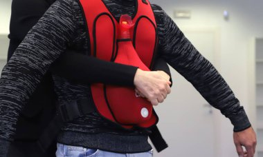 İlk yardım kursu - şirket güvenliği - Heimlich manevrası