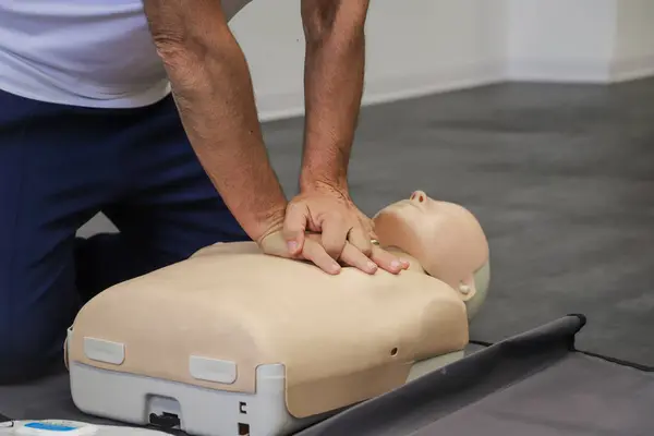 İlk yardımda suni teneffüs eğitimi