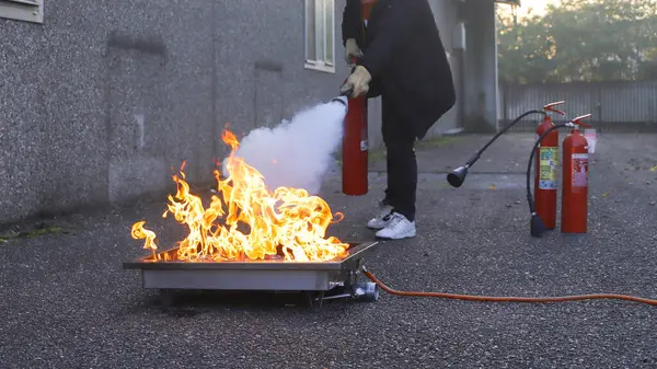 şirket güvenliği - itfaiye kursu sırasında egzersiz