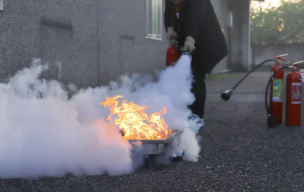 şirket güvenliği - itfaiye kursu sırasında egzersiz