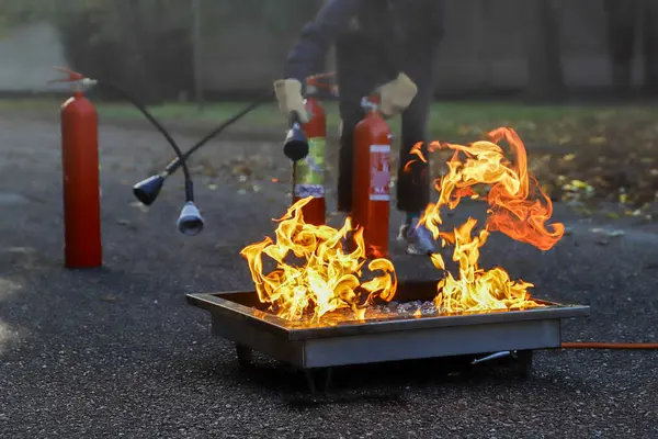 şirket güvenliği - itfaiye kursu sırasında egzersiz