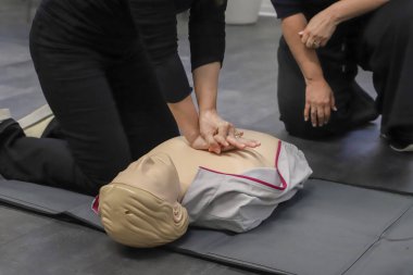 İlk yardım kursu - şirket güvenliği - Kalp masajı - Temel Yaşam Desteği