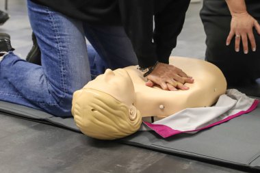 İlk yardım kursu - şirket güvenliği - Kalp masajı - Temel Yaşam Desteği