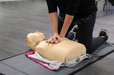 İlk yardım kursu - şirket güvenliği - Kalp masajı - Temel Yaşam Desteği
