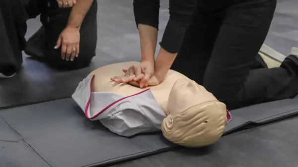 İlk yardım kursu - şirket güvenliği - Kalp masajı - Temel Yaşam Desteği