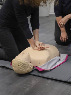 İlk yardım kursu - şirket güvenliği - Kalp masajı - Temel Yaşam Desteği