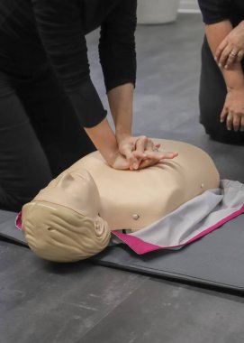 İlk yardım kursu - şirket güvenliği - Kalp masajı - Temel Yaşam Desteği