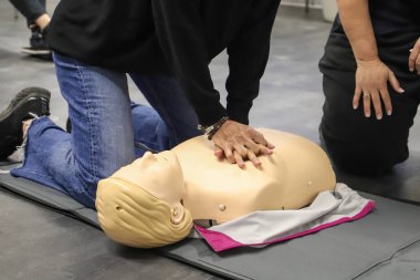 İlk yardım kursu - şirket güvenliği - Kalp masajı - Temel Yaşam Desteği