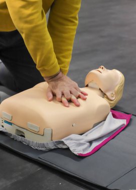 İlk yardım kursu - şirket güvenliği - Kalp masajı - Temel Yaşam Desteği