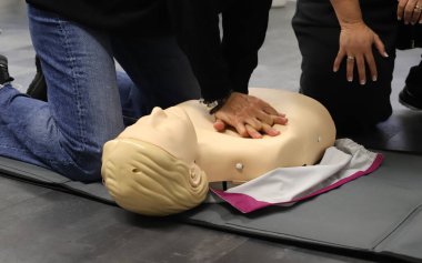 İlk yardım kursu - şirket güvenliği - Kalp masajı - Temel Yaşam Desteği