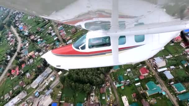 Vederea Aripilor Unui Mic Avion Patru Locuri Timpul Zborului — Videoclip de stoc