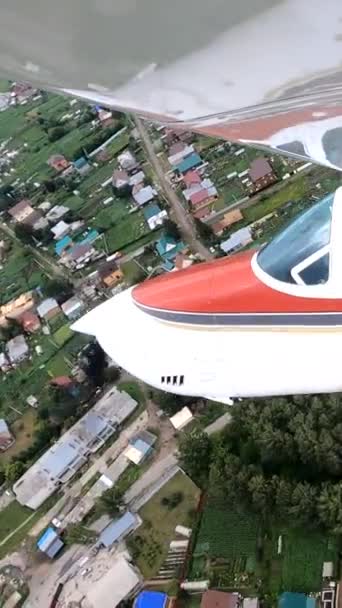 Pohled Malé Čtyřmístné Letadlo Letu Svislé Video — Stock video