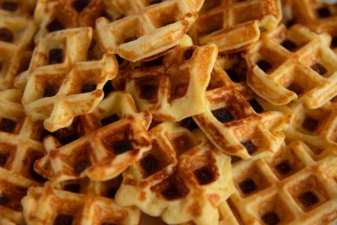 Ev yapımı Belçika waffle 'ı. Seçici odak.