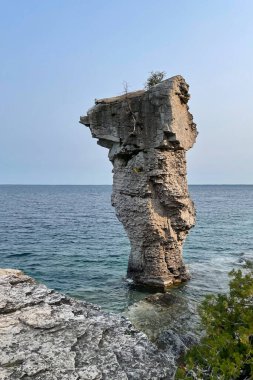 Bruce Yarımadası 'ndaki Fetom Beş Ulusal Denizcilik Parkı' ndaki Flowerpot Adası, Gürcistan Körfezi. Tobermory, Ontario, Kanada.