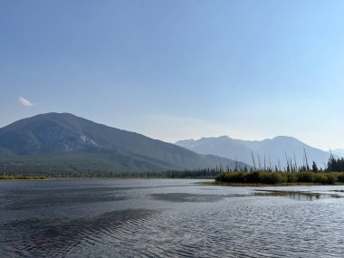 Banff Ulusal Parkı 'ndaki Vermilion Gölleri, Alberta, Kanada. 