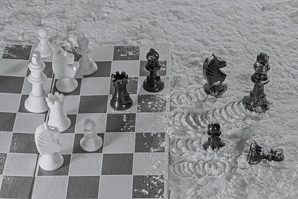 Chess - crushing defeat and escape