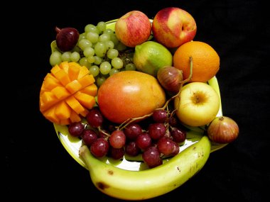 Obst liegt auf dem Teller