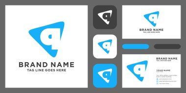 Q harfi yuvarlanmış üçgen şekil logosu ve kartvizit şablonu