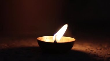 Diwali petrol lambası parlıyor - Diwali Diya Diwali Dipak 'ın orijinal görüntülerini yakıyor