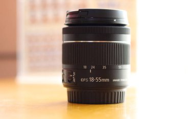 DSLR kamera lensi - dijital kamera lensi 24 mm sarı bulanık arkaplan