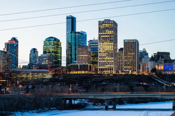 Edmonton, Kanada - Kuzey Saskatchewan Nehri ile şafak vakti