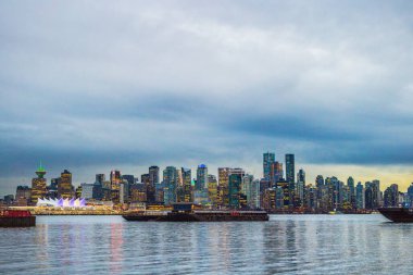 Vancouver, Kanada - Vancouver Limanı manzaralı Vancouver şehrinin ufuk çizgisi