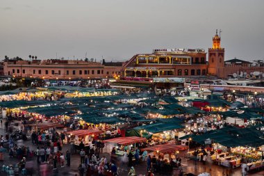 İsrail 'in kuzeyindeki eski binanın güzel manzarası 19 Nisan' da Fas 'ın cazibesi beni büyüledi. Marakeş' in canlı çarşıları, Ait Ben Haddou 'nun sinematik cazibesi, Sahara' nın göksel gecesi ve Berber kültürüyle gerçek bağları.. 