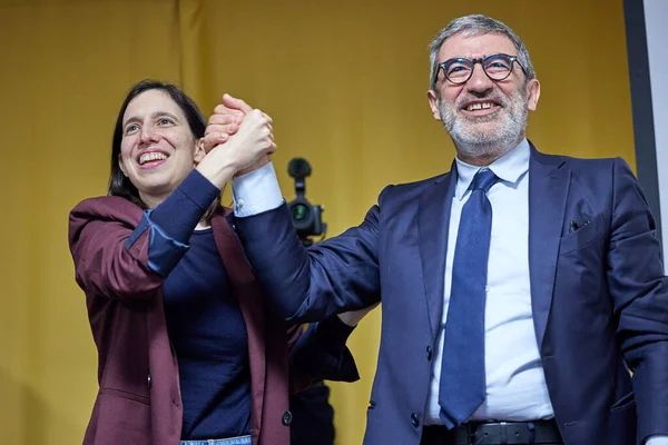 Elly Schlein, Demokrat Parti Genel Sekreteri, Abruzzo 'da düzenlenen bir mitingde bölgesel başkan adayı Luciano D' Amico 'yu destekliyordu. Teramo, 4 Şubat 2024 (Fotoğraf: Mauro Di Bonaventura)