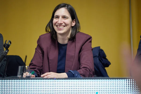 Elly Schlein, Demokrat Parti Genel Sekreteri, Abruzzo 'da düzenlenen bir mitingde bölgesel başkan adayı Luciano D' Amico 'yu destekliyordu. Teramo, 4 Şubat 2024 (Fotoğraf: Mauro Di Bonaventura)