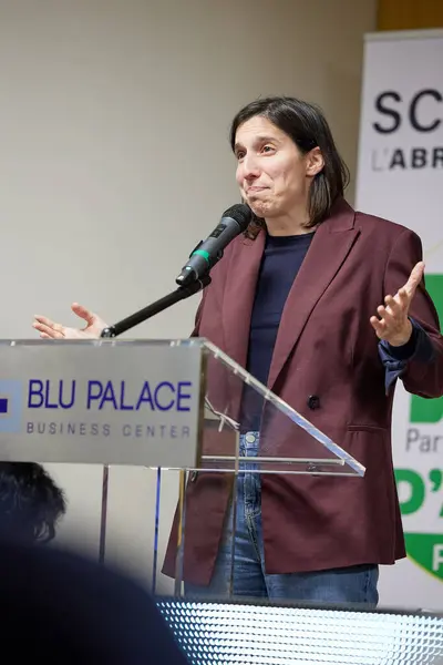Elly Schlein, Demokrat Parti Genel Sekreteri, Abruzzo 'da düzenlenen bir mitingde bölgesel başkan adayı Luciano D' Amico 'yu destekliyordu. Teramo, 4 Şubat 2024 (Fotoğraf: Mauro Di Bonaventura)