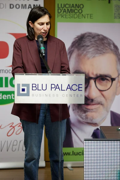 Elly Schlein, Demokrat Parti Genel Sekreteri, Abruzzo 'da düzenlenen bir mitingde bölgesel başkan adayı Luciano D' Amico 'yu destekliyordu. Teramo, 4 Şubat 2024 (Fotoğraf: Mauro Di Bonaventura)
