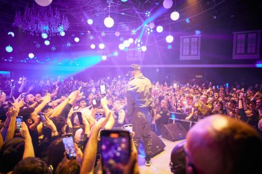 Sfera Ebbasta Plaza TERAMO, İtalya - DIC 23: Sfera Ebbasta DISCO PLAZA 'da DICEMBRE 23, 2023, TORTORETO (TE), İtalya. Fotoğraf: Mauro Di Bonaventura)