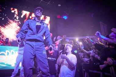 Sfera Ebbasta Plaza TERAMO, İtalya - DIC 23: Sfera Ebbasta DISCO PLAZA 'da DICEMBRE 23, 2023, TORTORETO (TE), İtalya. Fotoğraf: Mauro Di Bonaventura)