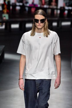 Diesel - Runway - Milan Moda Haftası / Kış 2024-2025MILAN, ITALY - FEBRUARY 21: Diesel Ready to Wear Fall / Winter 2024-2025 moda gösterisi (Fotoğraf: Mauro Di Bonaventura )