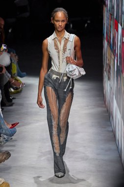 Diesel - Runway - Milan Moda Haftası / Kış 2024-2025MILAN, ITALY - FEBRUARY 21: Diesel Ready to Wear Fall / Winter 2024-2025 moda gösterisi (Fotoğraf: Mauro Di Bonaventura )